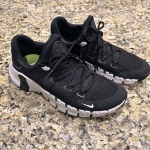 WOMEN'S NIKE FREE METCON 4 TRAINING SHOES Size 8